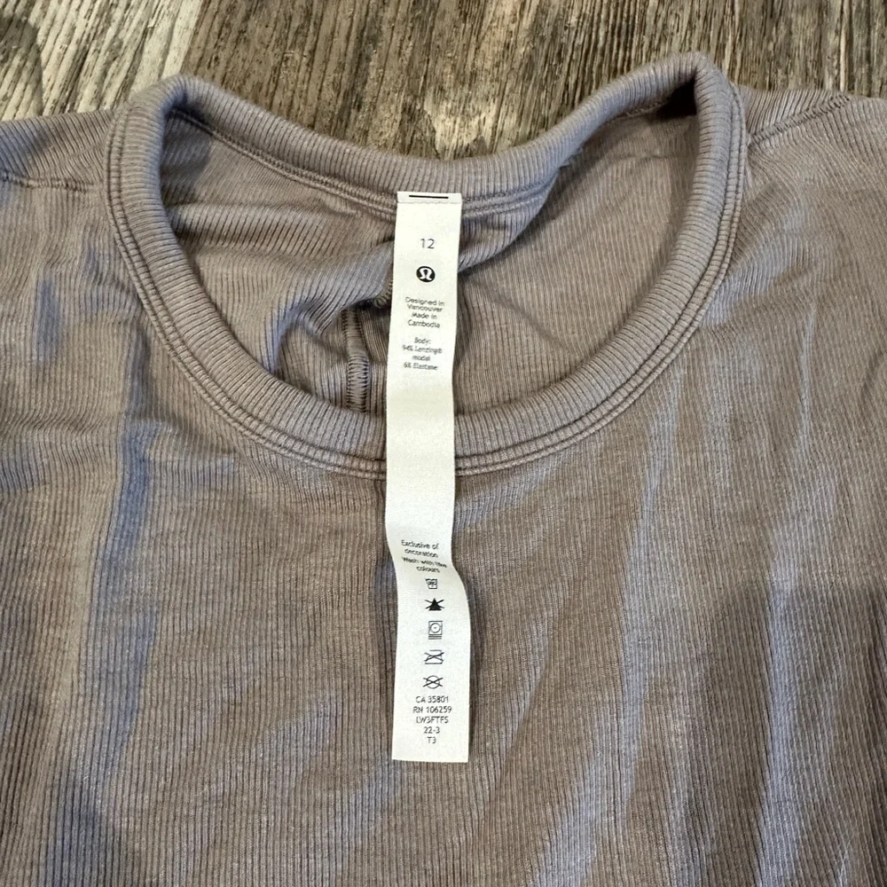 New without tags lululemon hold tight long sleeve - riverstone size 12 - Picture 3 of 7